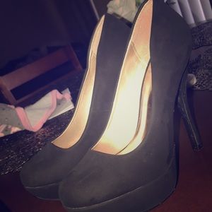 Black Suede Heels 👠